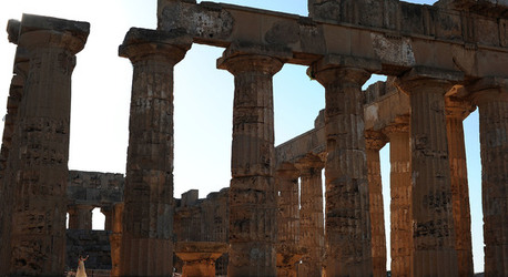 PAOLA PACE attrice italiana di origini siciliane Palermo ritratti a Sellinunte. Fotografie di Giulio Azzarello ©2014.