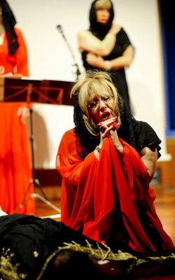 SPETTACOLO di Sara Favar&ograve; e della sua compagnia. Fotografie di Giulio Azzarello &copy;2015 2016.