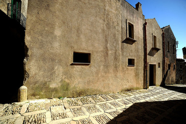 ERICE e il suo QUARTIERE SPAGNOLO.Fotografie di Giulio Azzarello &copy;2014.