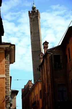 BOLOGNA centro storico. Fotografie di Giulio Azzarello &copy;2018.