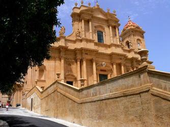 IL BAROCCO DI NOTO in Sicilia panoramiche e particolari. Fotografie di Giulio Azzarello &copy;2014.