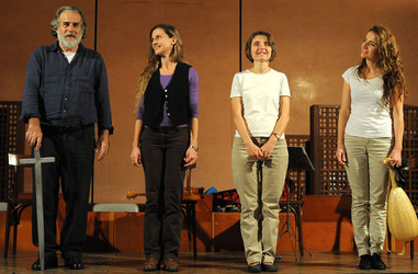 CARLO MAGNO spettacolo epico di e con Mimmo Cuticchio. Fotografie di Giulio Azzarello &copy;2014.