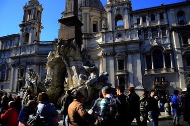 PIAZZA NAVONA Roma. Fotografie di Giulio Azzarello ©2020. PIAZZA NAVONA Roma. Fotografie di Giulio Azzarello ©2020.