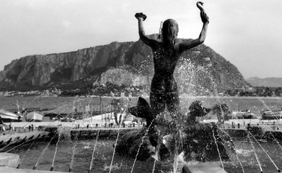 BIANCO NERO. Fotografie di Giulio Azzarello ©2021. BIANCO NERO. Fotografie di Giulio Azzarello ©2021.