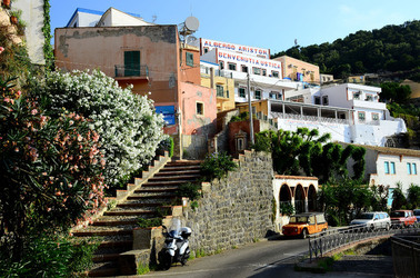 ISOLA DI USTICA il paese. Fotografie di Giulio Azzarello ©2016. ISOLA DI USTICA il paese. Fotografie di Giulio Azzarello ©2016.