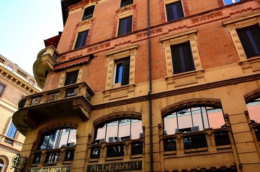 BOLOGNA centro storico. Fotografie di Giulio Azzarello &copy;2018.