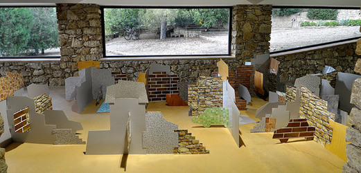 ANNE CLEMENCE de GROLEE e una sua installazione. Fotografie di Giulio Azzarello &copy;2014.