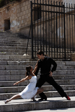 DIEGO CALARCO e il suo tango argentino. Fotografie di Giulio Azzarello ©2014. DIEGO CALARCO e il suo tango argentino. Fotografie di Giulio Azzarello ©2014.