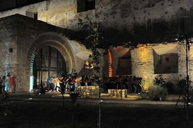 DANZE URBANE contemporanee per le vie di Palermo. Fotografie di Giulio Azzarello &copy;2014.