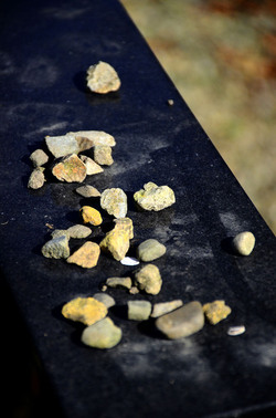 AUSCHHWITZ BIRKENAU le lapidi della memoria. Fotografie di Giulio Azzarello &copy;2016.