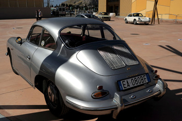 AUTO CLASSICHE ovvero la loro modernit&agrave; in mostra con tanti modelli del passato. Fotografie di Giulio Azzarello &copy;2014.