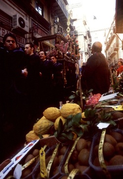 VUCCIRIA anni 90. Fotografie di Giulio Azzarello ©2022. VUCCIRIA anni 90. Fotografie di Giulio Azzarello ©2022.