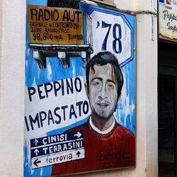 AFROCHE. Fotografie di Giulio Azzarello ©2024. AFROCHE. Fotografie di Giulio Azzarello ©2024.