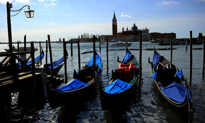 LUNGOMARE di VENEZIA. Fotografie di Giulio Azzarello &copy;2016.