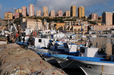 PORTO EMPEDOCLE in Sicilia. Fotografie di Giulio Azzarello &copy;2014.