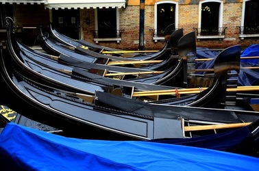 VENEZIA fotografie di Giulio Azzarello &copy;2022.