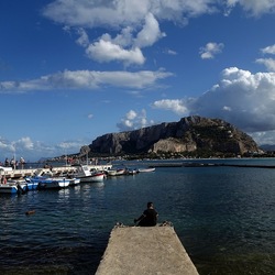 MONDELLO. Fotografe di Giulio Azzarello &copy;2023.