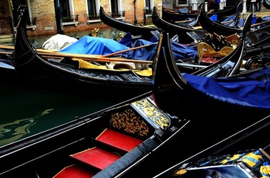 VENEZIA fotografie di Giulio Azzarello &copy;2022.