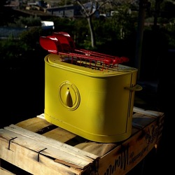 TOAST. Fotografie di Giulio Azzarello &copy;2025.