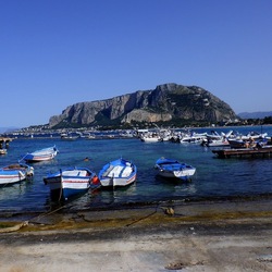 MONDELLO. Fotografie di Giulio Azzarello &copy;2022.
