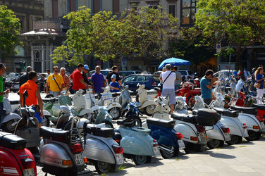 VESPE raduno storico a Palermo panoramiche e particolari. Fotografie di Giulio Azzarello &copy;2014.