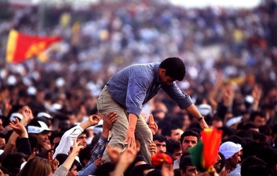 NEWROZ marzo 2001. Curdistan turco. Fotografie di Giulio Azzarello ©2001 2022. NEWROZ marzo 2001. Curdistan turco. Fotografie di Giulio Azzarello ©2001 2022.