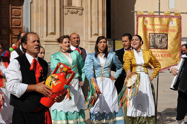GRUPPO FOLK SICILIANO a Marsala. Fotografie di Giulio Azzarello &copy;2014.