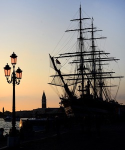 AMERIGO VESPUCCI fotografie di Giulio Azzarello ©2020. AMERIGO VESPUCCI fotografie di Giulio Azzarello ©2020.