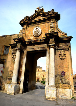 PIAZZA MAGIONE a Palermo. Fotografie di Giulio Azzarello &copy;2016.