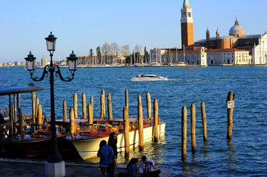 LUNGOMARE di VENEZIA. Fotografie di Giulio Azzarello &copy;2016.