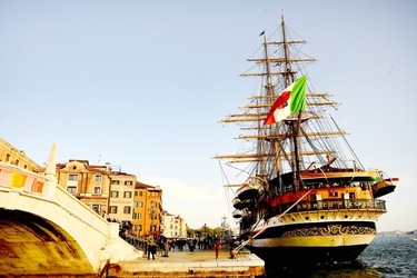 AMERIGO VESPUCCI fotografie di Giulio Azzarello ©2020. AMERIGO VESPUCCI fotografie di Giulio Azzarello ©2020.