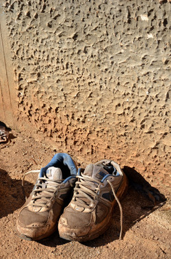 SCARPE di persone povere. Fotografie di Giulio Azzarello &copy;2016.