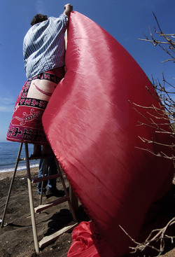 ARTE CONTEMPORANEA A PIRGI sito e riserva archeologica. Fotografie di Giulio Azzarello &copy;2014.