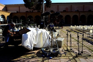 BACKSTAGE fotografie di Giulio Azzarello ©2020.