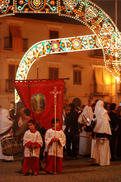 PROCESSIONE RELIGIOSA in Sicilia. Fotografie di Giulio Azzarello &copy;2014.