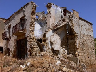 I RUDERI DI POGGIOREALE a Gibellina in Sicilia. Fotografie di Giulio Azzarello ©2014. I RUDERI DI POGGIOREALE a Gibellina in Sicilia. Fotografie di Giulio Azzarello ©2014.