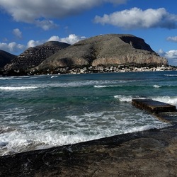 MONDELLO. Fotografie di Giulio Azzarello &copy;2024.
