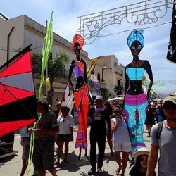 PARATA. Fotografie di Giulio Azzarello &copy;2023.