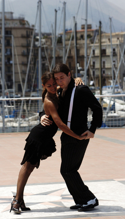 DIEGO CALARCO e il suo tango argentino. Fotografie di Giulio Azzarello ©2014. DIEGO CALARCO e il suo tango argentino. Fotografie di Giulio Azzarello ©2014.