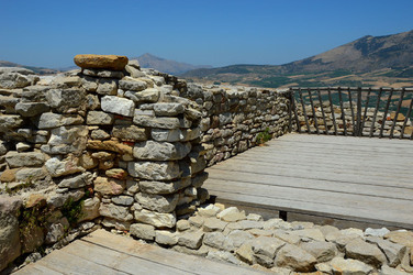 SEGESTA il sito archeologico il teatro greco e l acropoli. Panorami e particolari. Fotografie di Giulio Azzarello &copy;2014.