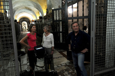 Le CATACOMBE di Palermo documentario film. Fotografie di scena e set di Giulio Azzarello &copy;2014.