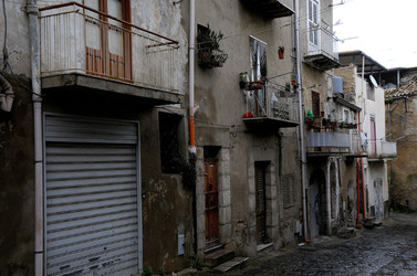 FAVARA in provincia di Agrigento. Fotografie di Giulio Azzarello 2014.
