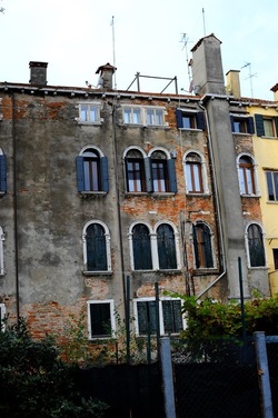 BIENNALE di VENEZIA 2017 la citt&agrave; particolari. Fotografie di Giulio Azzarello &copy;2018.