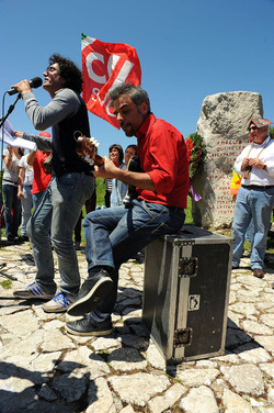 PORTELLA della Ginestra in Sicilia. Fotografie di Giulio Azzarello &copy;2014.