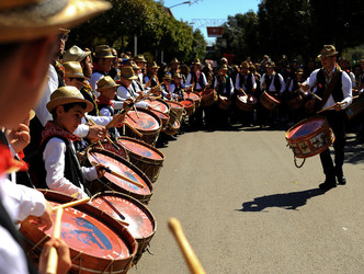 Tamburai siciliani di Agrigento. Fotografie di Giulio Azzarello &copy;2017.