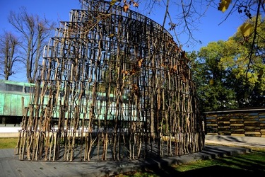 VENEZIA installazione lignea Giardini della Biennale di Arch. Cont. Fotografie di Giulio Azzarello &copy;2022.