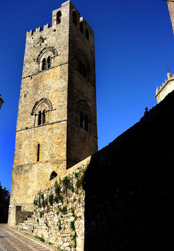 ERICE e il suo QUARTIERE SPAGNOLO.Fotografie di Giulio Azzarello &copy;2014.