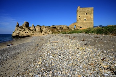 CASTELLO di Campofelice di Roccella. Fotografie di Giulio Azzarello &copy;2020.
