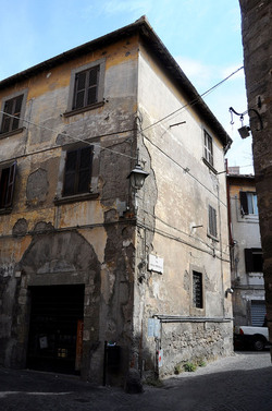 VITERBO e il suo centro storico. Fotografie di Giulio Azzarello &copy;2014.