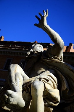 PIAZZA NAVONA Roma. Fotografie di Giulio Azzarello ©2020. PIAZZA NAVONA Roma. Fotografie di Giulio Azzarello ©2020.